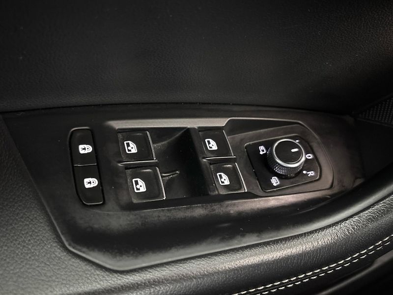 Volkswagen Touareg R-LINE - fotka 21 z 30