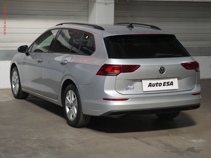 Volkswagen Golf (2021) 1.5 TSi, 2.maj,ČR, LED, park - fotka 4 z 20