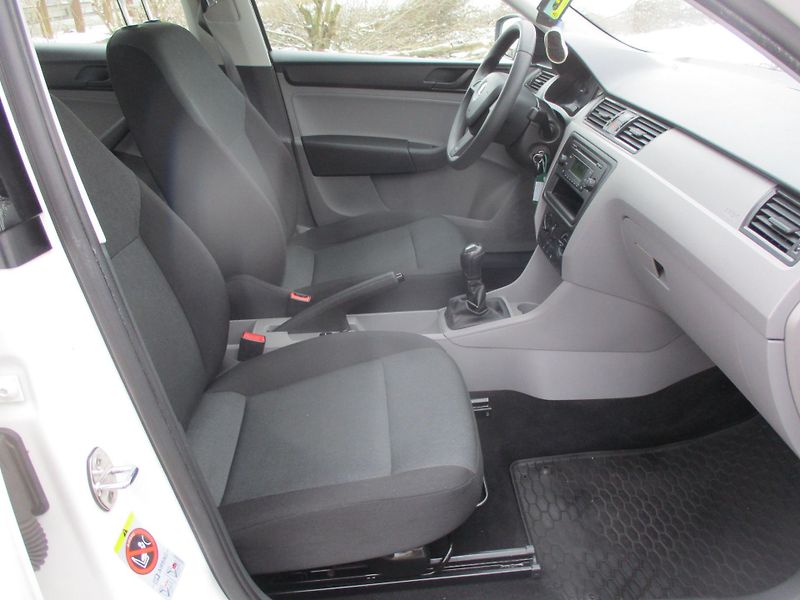 Škoda Rapid 1.2 TSi NOVÉ V ČR*L+Z PNEU - fotka 27 z 37