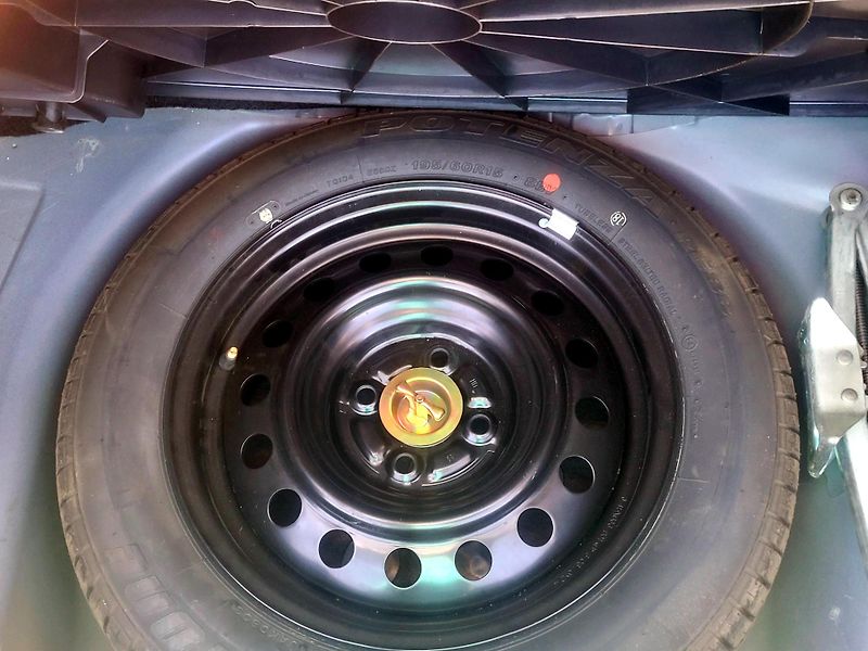 Toyota Corolla Verso 2,0 D-4d AUT.KLIMATIZACE - fotka 15 z 43