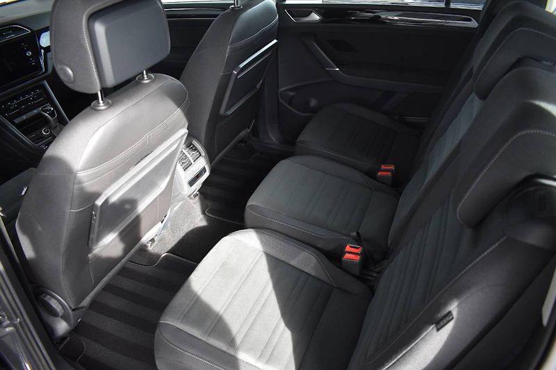 Volkswagen Touran (2023) 1.5TSI 110kW 7 míst, LED - fotka 11 z 25
