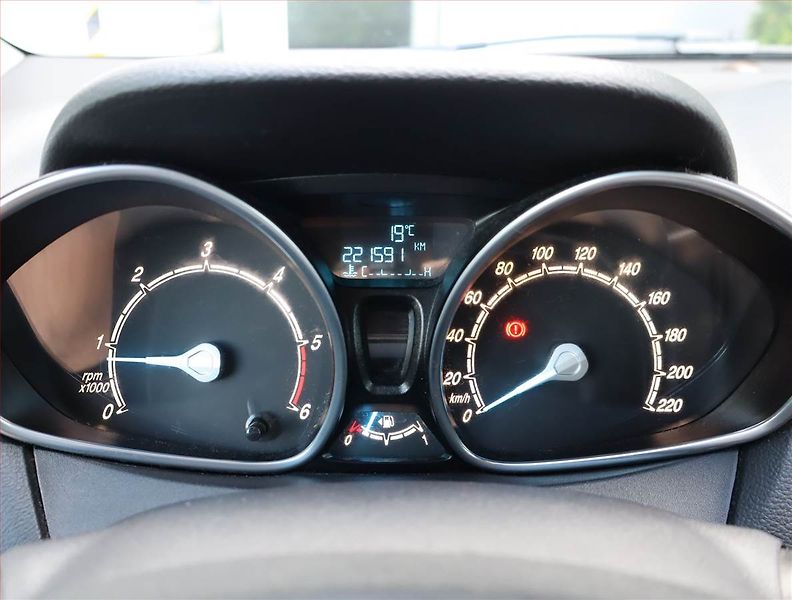 Ford B-MAX (2013) 1.6 TDCi, Navi, Tempomat - fotka 11 z 14