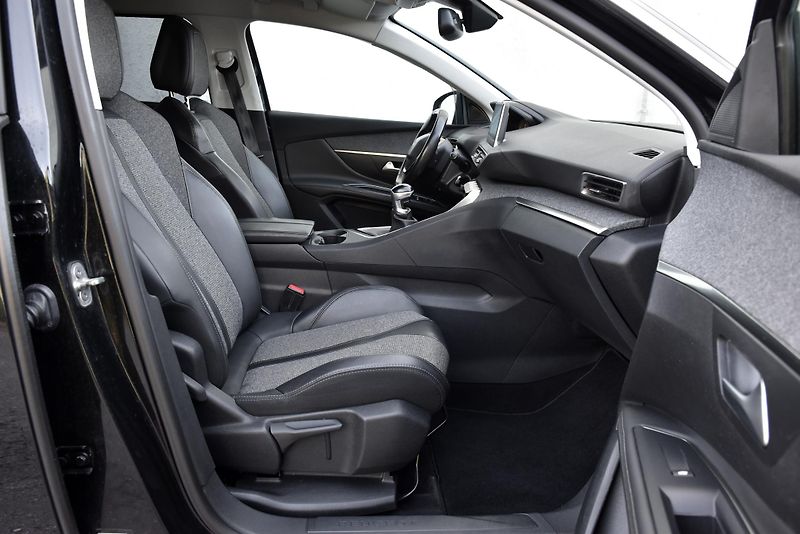 Peugeot 5008 2.0 HDi,7MÍST,LED,NAVI,KAMERA - fotka 42 z 50