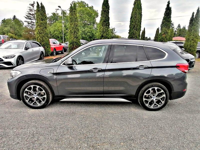 BMW X1 (2022) xDrive25eA Plug-in Hybrid - fotka 7 z 41