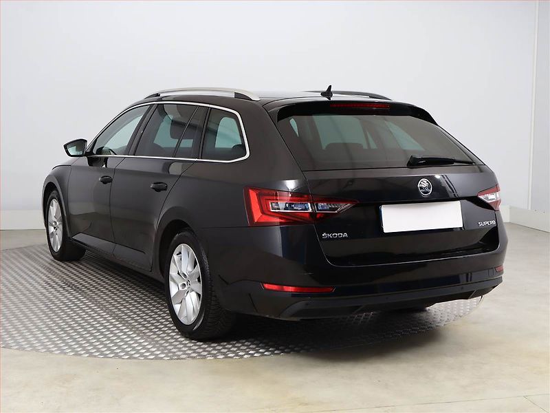Škoda Superb (2017) 2.0 TDI, Automat, Navi - fotka 4 z 18
