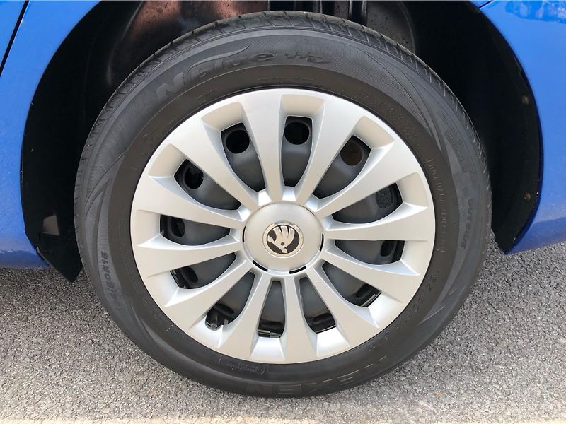 Škoda Fabia COMBI 1.0 TSi ACTIVE - fotka 14 z 27