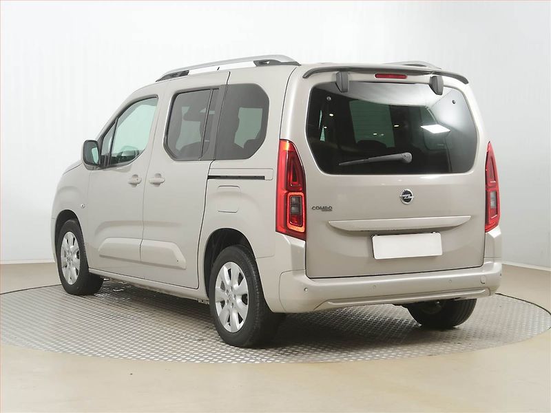 Opel Combo (2020) Enjoy 1.2 Turbo, 5Míst, ČR - fotka 4 z 16