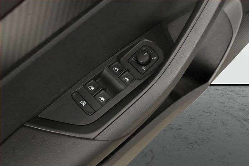 Škoda Karoq (2025) 1.5 TSI, Sportline, Navigace - fotka 19 z 20