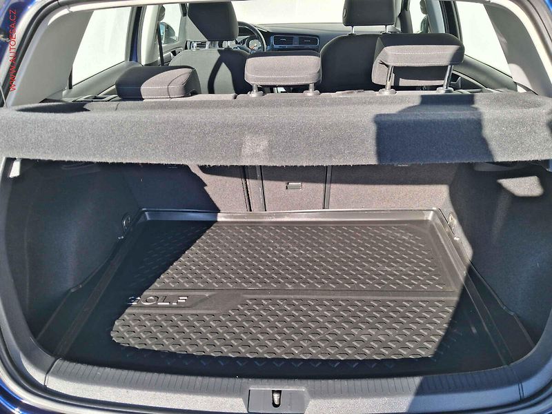 Volkswagen Golf (2019) 1.5TSi, 2.maj,ČR, LED, kamera - fotka 7 z 17
