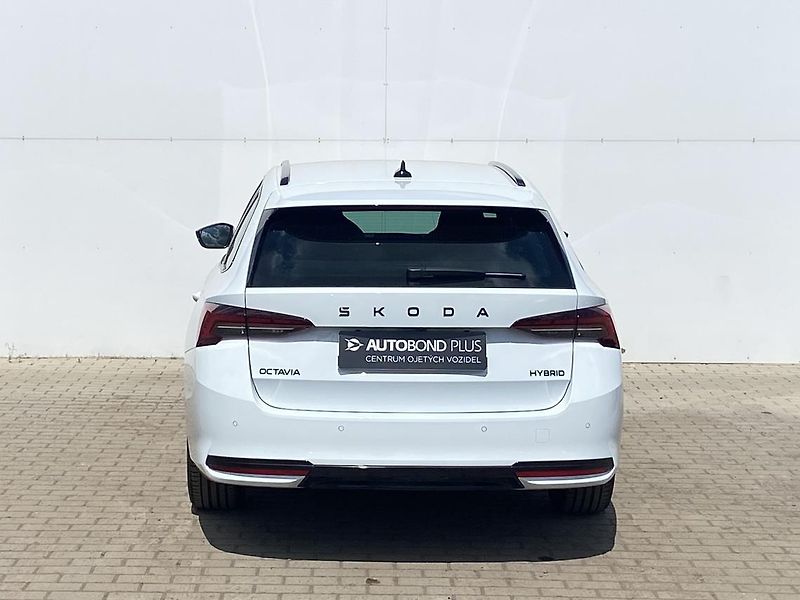 Škoda Octavia 1.5 TSI DSG / 110 kW SportLine - fotka 9 z 27