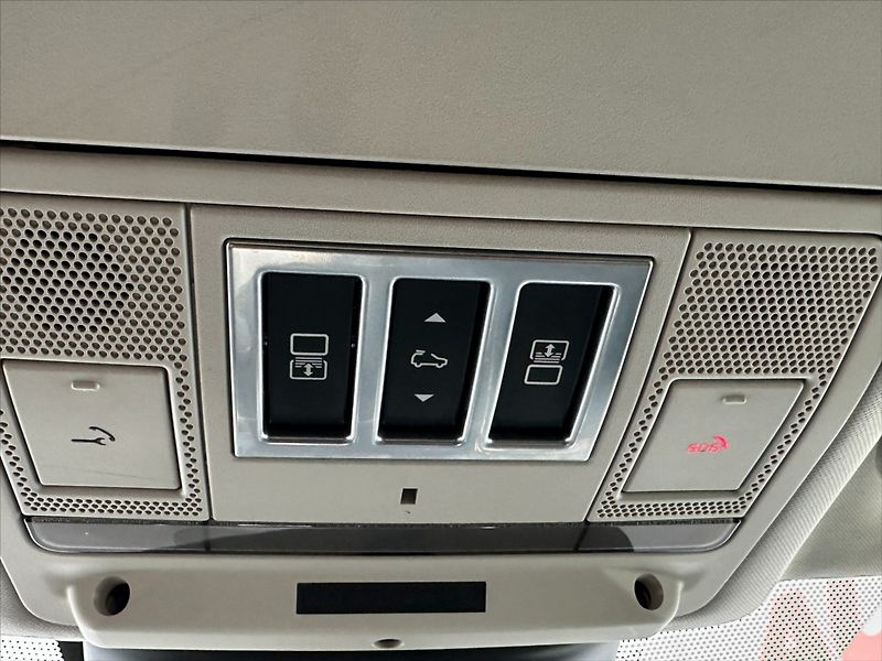 Land Rover Discovery 3,0 TDV6 190kW-HSE-CZ-DPH - fotka 37 z 49
