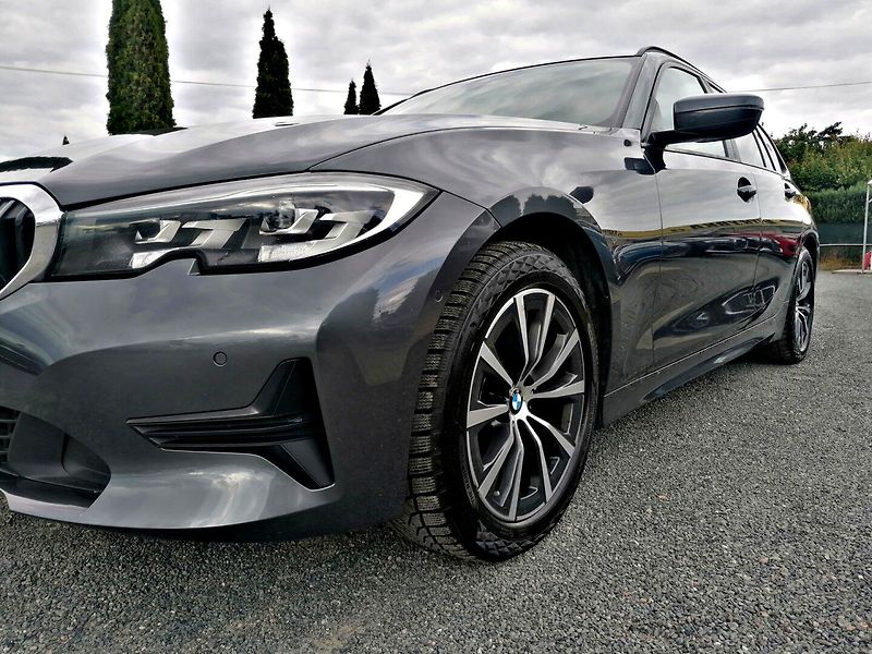 BMW Řada 3 (2021) 2.0 318D A/T Kůže - fotka 31 z 33