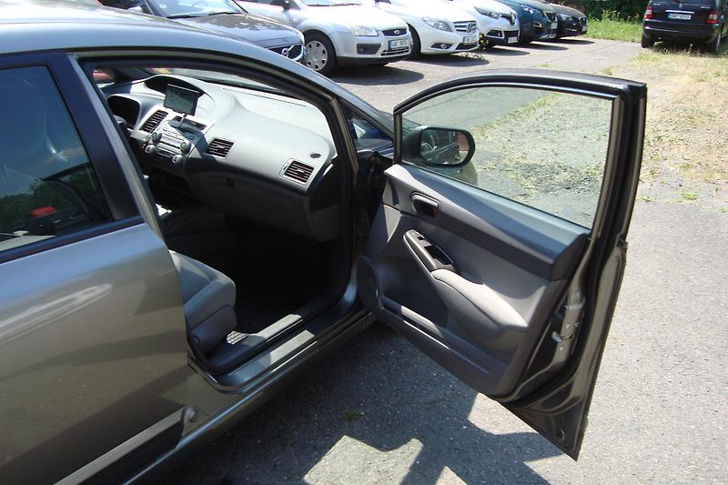Honda Civic (2010) 1.8 i-vtec,ČR,1.Maj.Pra.servis - fotka 45 z 66