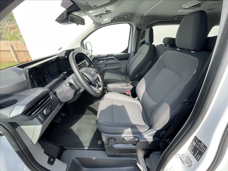 Ford Tourneo 2,0 EcoBlue AWD A8 Titanium L2 - fotka 4 z 18