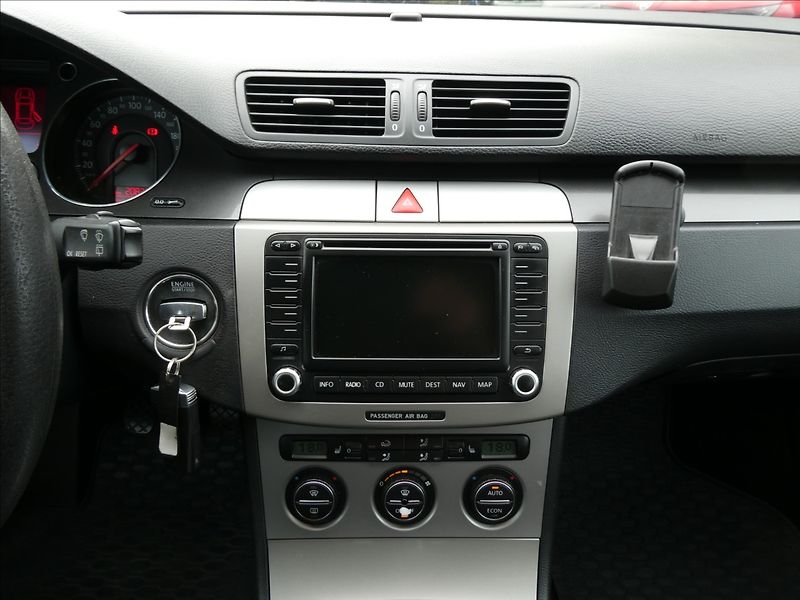 Volkswagen Passat 2,0 TDi 103kW Comfort,NAVI,TZ - fotka 23 z 38