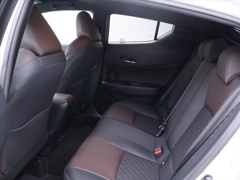 Toyota C-HR 1,8 E-CVT Executive CZ - fotka 16 z 37