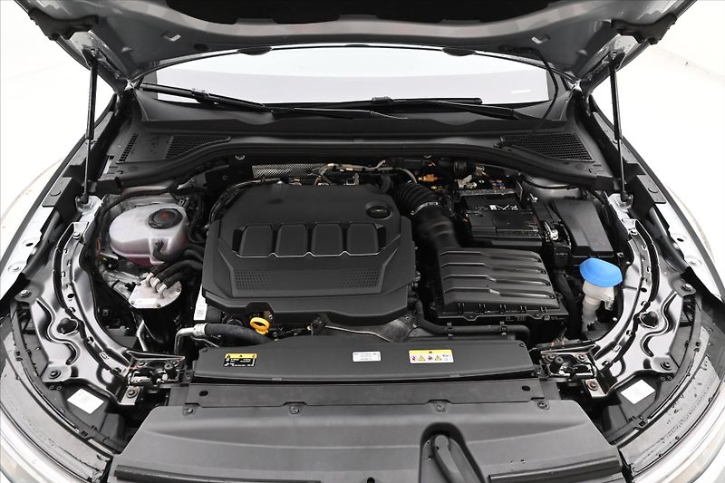 Volkswagen Passat 2,0 TDI 110kW DSG Business Zár - fotka 9 z 32