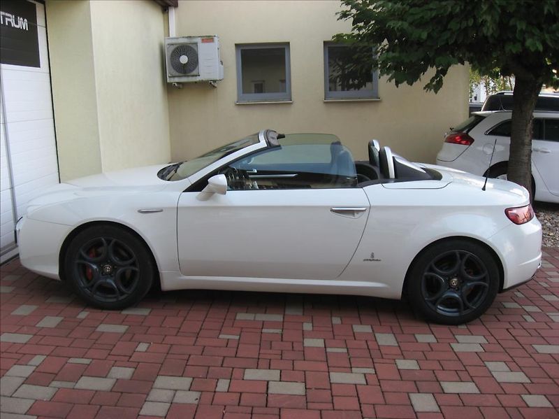 Alfa Romeo Spider 2,2 JTS 185PS  Exclusive - fotka 12 z 46