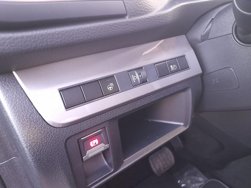 Citroën SpaceTourer (2026) SHINE L3 2,2 BlueHDi 180 EAT8 - fotka 23 z 31
