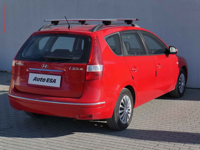 Hyundai i30 (2009) 1.6 CVVT, 2.maj,ČR, Klima - fotka 4 z 16