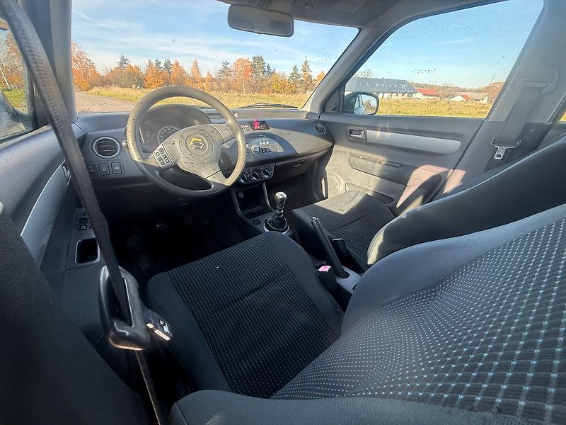 Suzuki Swift 1,3 D - fotka 12 z 18