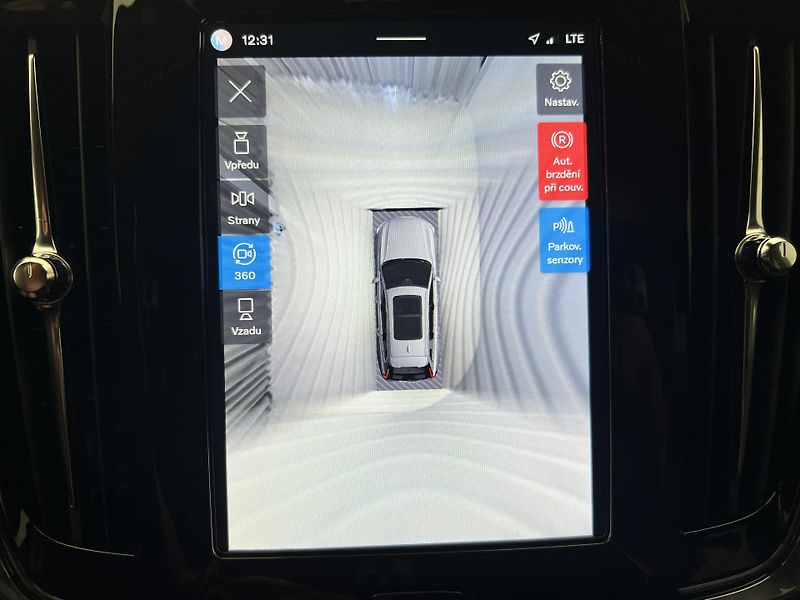 Volvo V90 T6 AWD DARK PLUS RECHARGE AUT - fotka 31 z 46