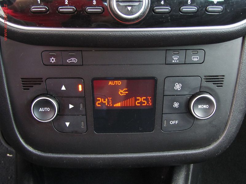 Fiat Punto (2012) 1.3 JTD, ČR, AC, STK4/28 - fotka 13 z 15