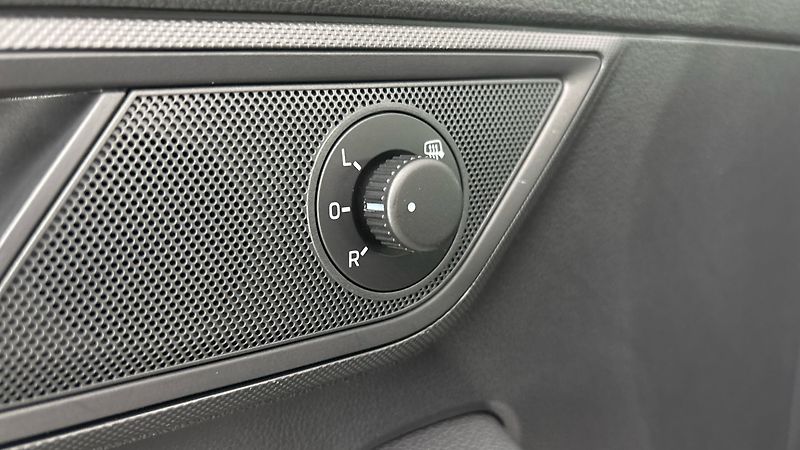 Škoda Fabia 1.0 TSI Ambition Combi - fotka 20 z 23
