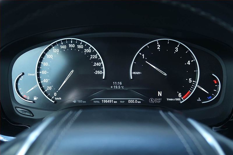 BMW Řada 5 (2017) 520d, Serv.kniha, Kůže, Navi - fotka 11 z 23