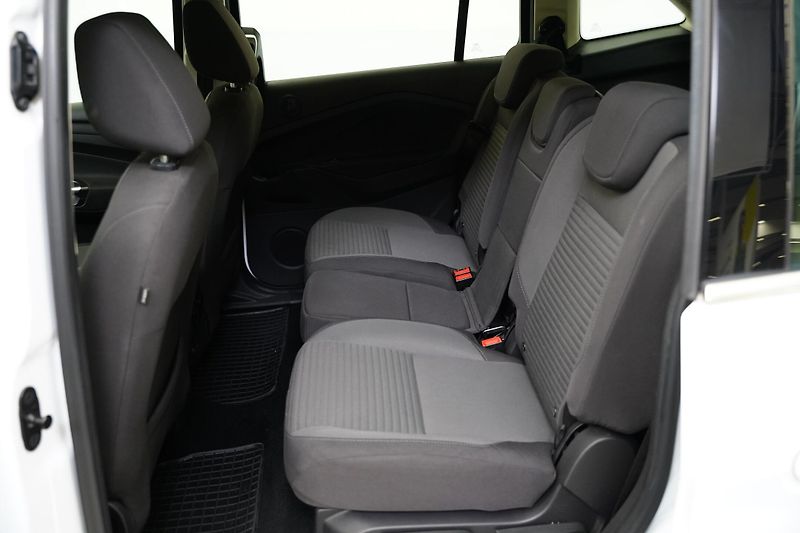 Ford Grand C-MAX - fotka 23 z 24