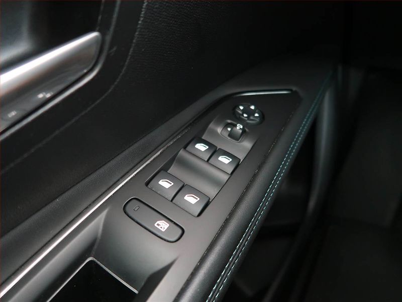 Peugeot 3008 (2022) Allure Pack 1.2 PureTech - fotka 19 z 21