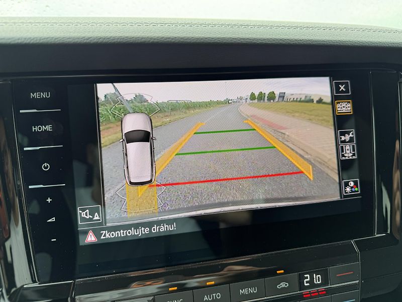 Volkswagen Touareg 3.0 TDI ČR DPH VZDUCH TAŽNÉ - fotka 21 z 36