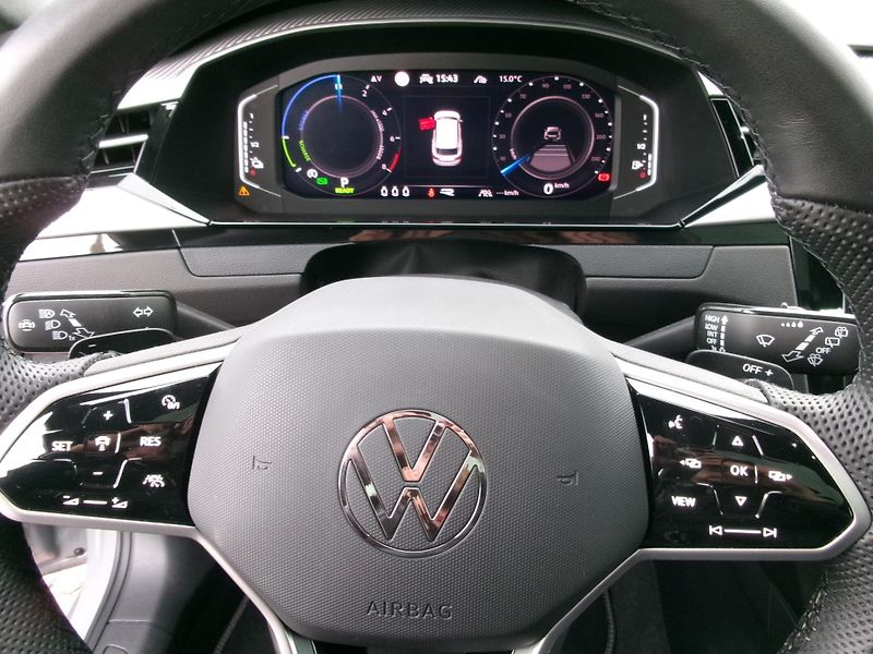 Volkswagen Arteon Shooting Brake (2023) 1,4TSI E-hybrid R-Line WEBASTO - fotka 27 z 62