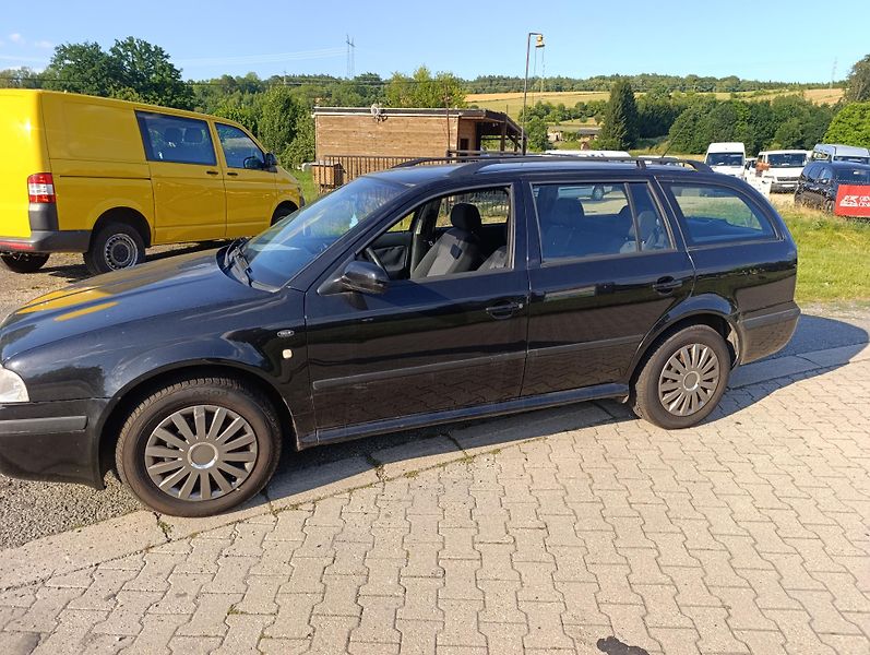 Škoda Octavia (2002) 2.0 MPi combi tažné klima - fotka 7 z 14