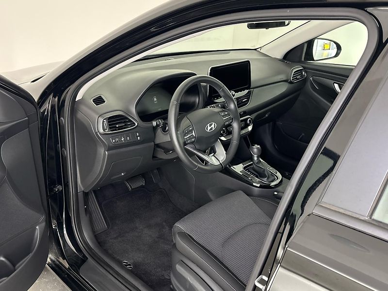 Hyundai i30 Smart DCT - fotka 6 z 26