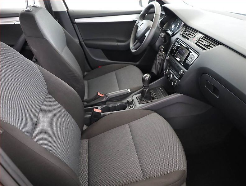 Škoda Octavia (2016) 1.6 TDI, Tempomat - fotka 7 z 15