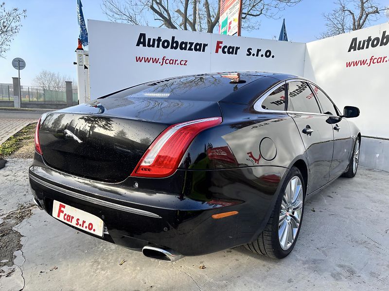 Jaguar XJ (2010) 3.0V6D Alu kola, rezervace - fotka 8 z 35