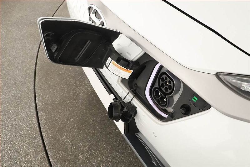 Hyundai Kona (2018) Electric 64 kWh, SoH 90% - fotka 19 z 20