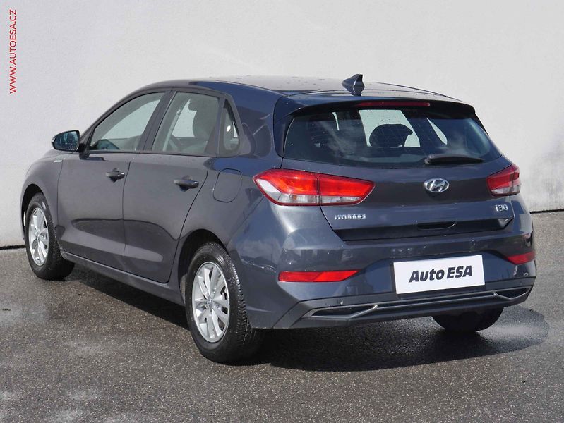 Hyundai i30 (2020) 1.5 DPi, 2.maj,ČR, AC, park - fotka 6 z 21