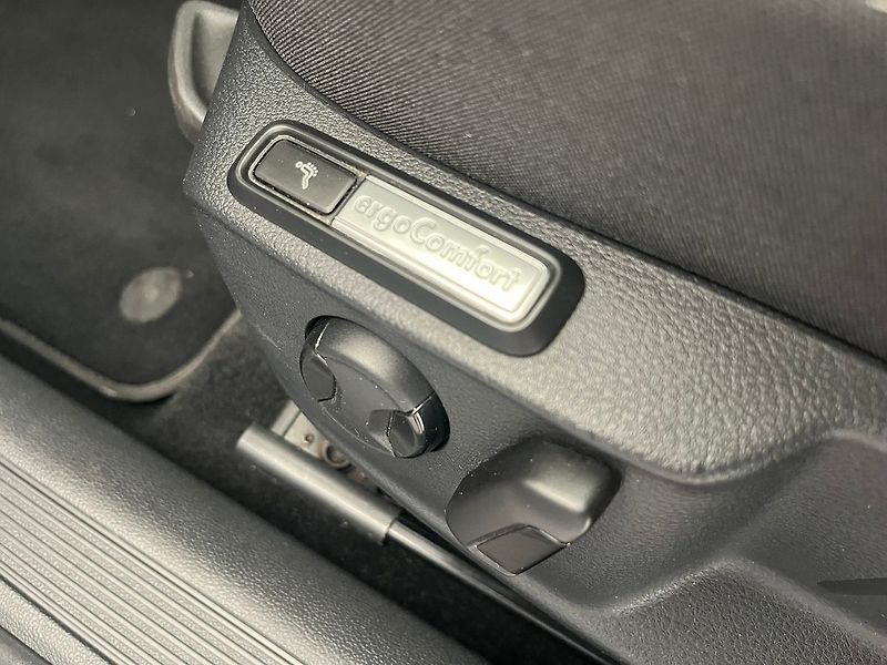 Volkswagen Passat 2.0 TDi LED SVĚTLA, rezervace - fotka 88 z 96