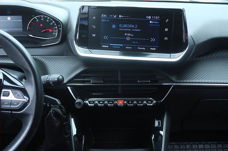 Peugeot 2008 (2020) 1.2 PureTech, Serv.kniha - fotka 12 z 20