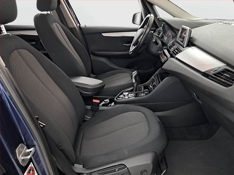 BMW Řada 2 (2016) 216d Gran Tourer, Navi - fotka 9 z 22