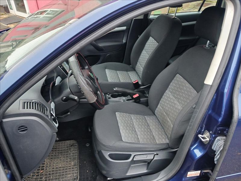 Škoda Octavia 1,6   TDI KOMBI 77KW AMBITION - fotka 18 z 20