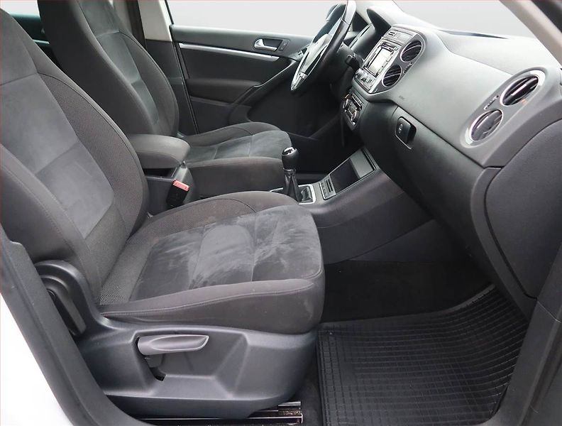 Volkswagen Tiguan (2014) R-Line 2.0 TDI, 4X4, Navi - fotka 9 z 17