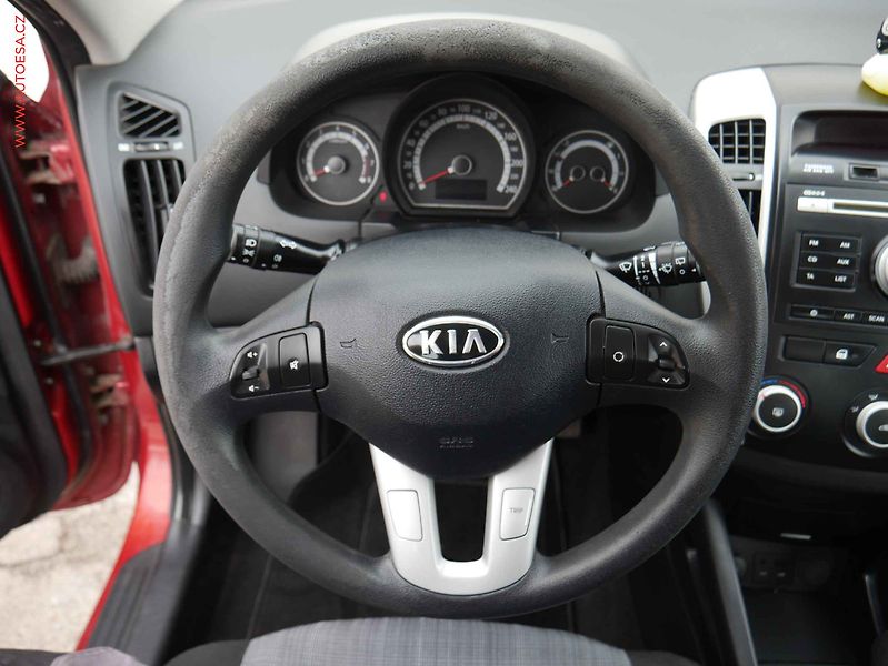 Kia Ceed (2009) 1.4i, 2.maj,ČR, tažné - fotka 14 z 17