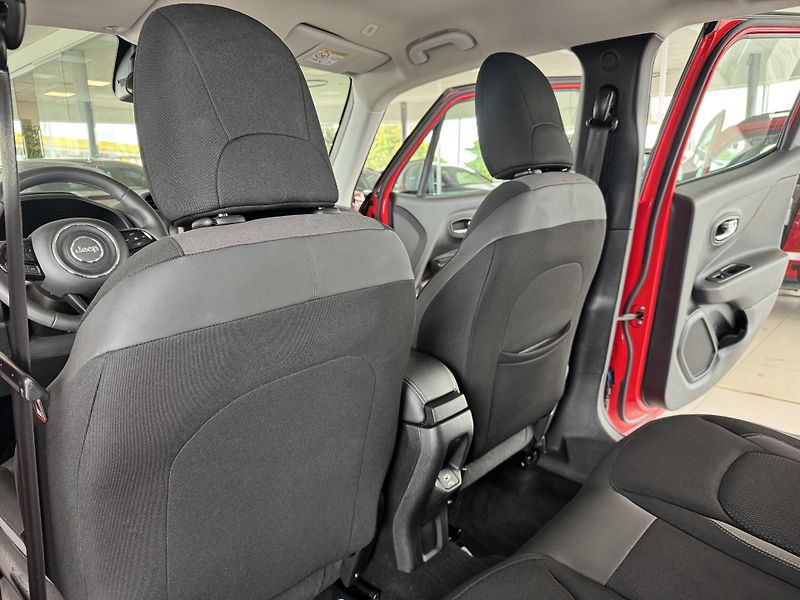 Jeep Renegade 1,3T 4xe*AWD*Distronic*Kamera - fotka 15 z 34