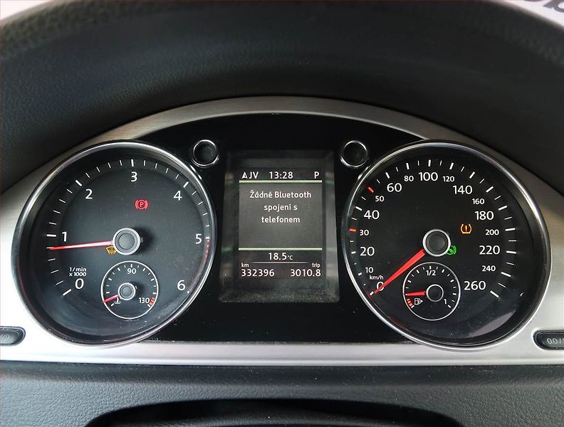 Volkswagen Passat (2014) 2.0 TDI, Automat, Navi - fotka 11 z 23