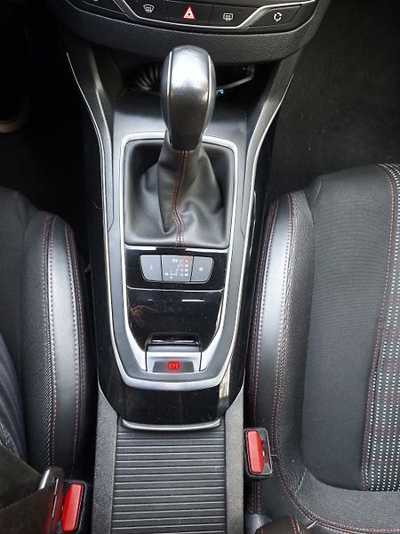 Peugeot 308 (2018) - fotka 18 z 21