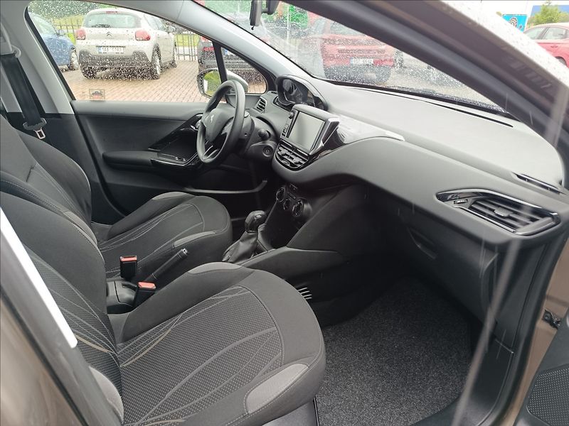 Peugeot 208 1,2 VTi STÁLE U NÁS - fotka 17 z 19