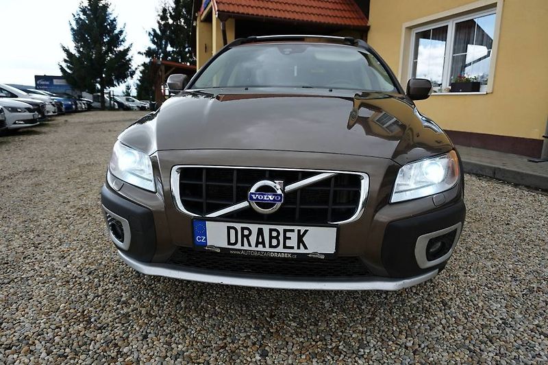 Volvo XC70 (2011) SUMMUM 2,4 D5 158 kW - fotka 10 z 47